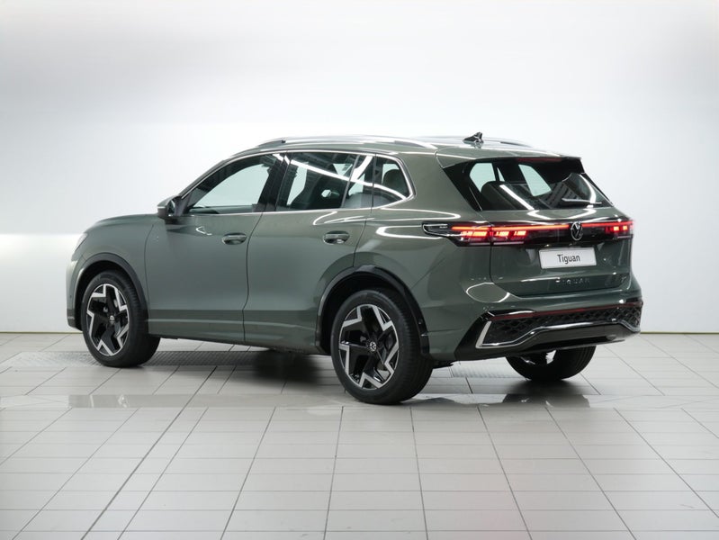 2026 Volkswagen Tiguan R-Line 2WD image 3