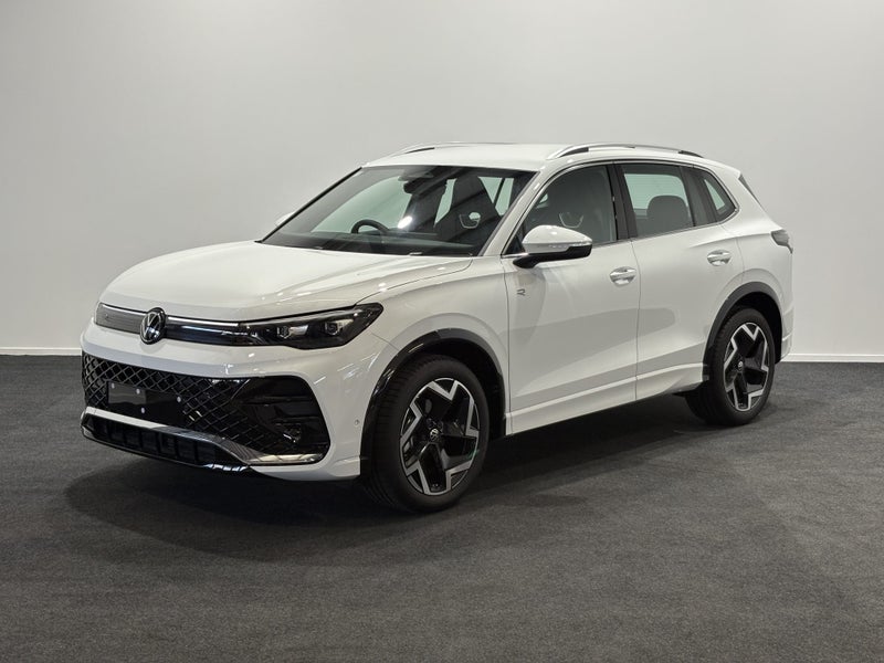 2026 Volkswagen Tiguan R-Line 2WD image 3