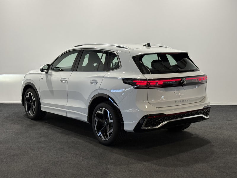 2026 Volkswagen Tiguan R-Line 2WD image 5