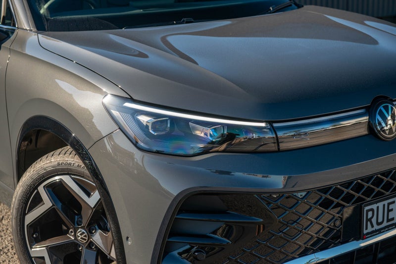 2026 Volkswagen Tiguan R-Line 2WD with Touring... image 4