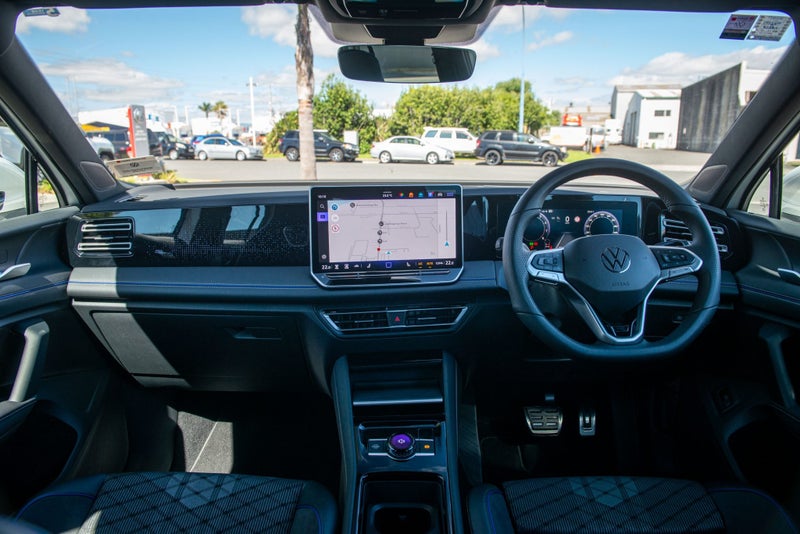 2026 Volkswagen Tiguan R-Line image 2