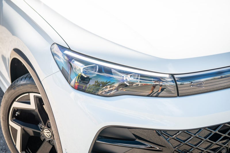 2026 Volkswagen Tiguan R-Line image 4