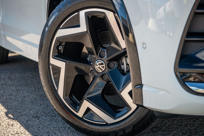 2026 Volkswagen Tiguan R-Line image 5