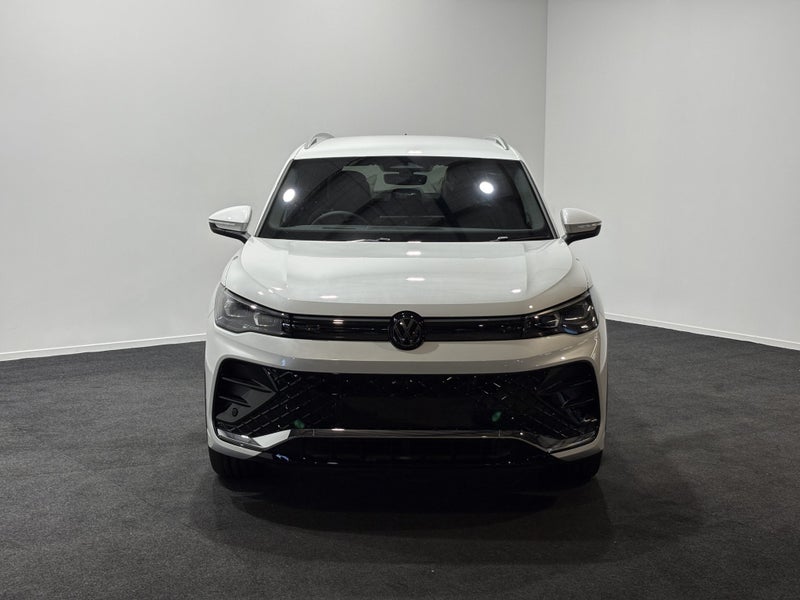 2026 Volkswagen Tiguan R-Line AWD image 2