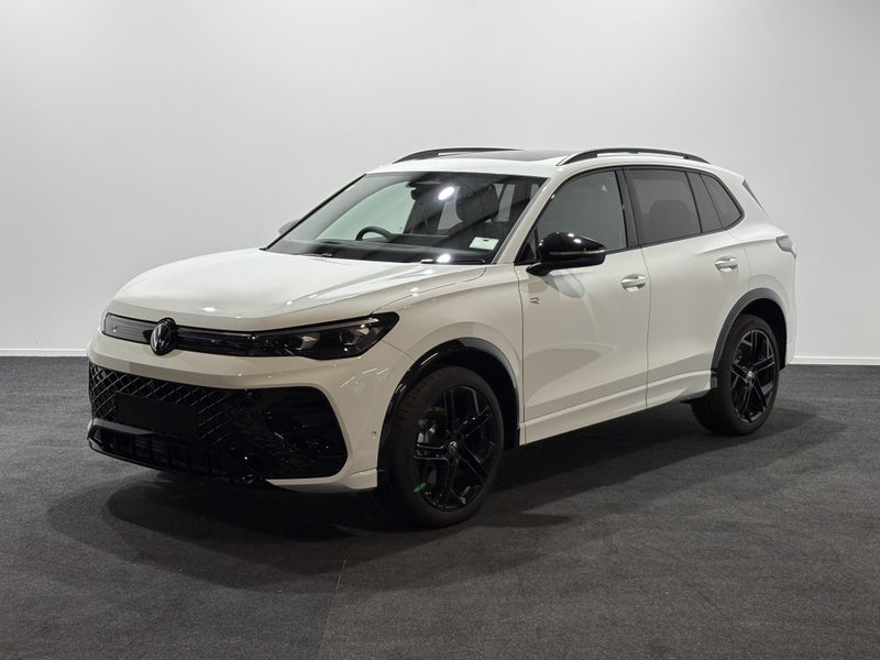 2026 Volkswagen Tiguan R-Line AWD image 3