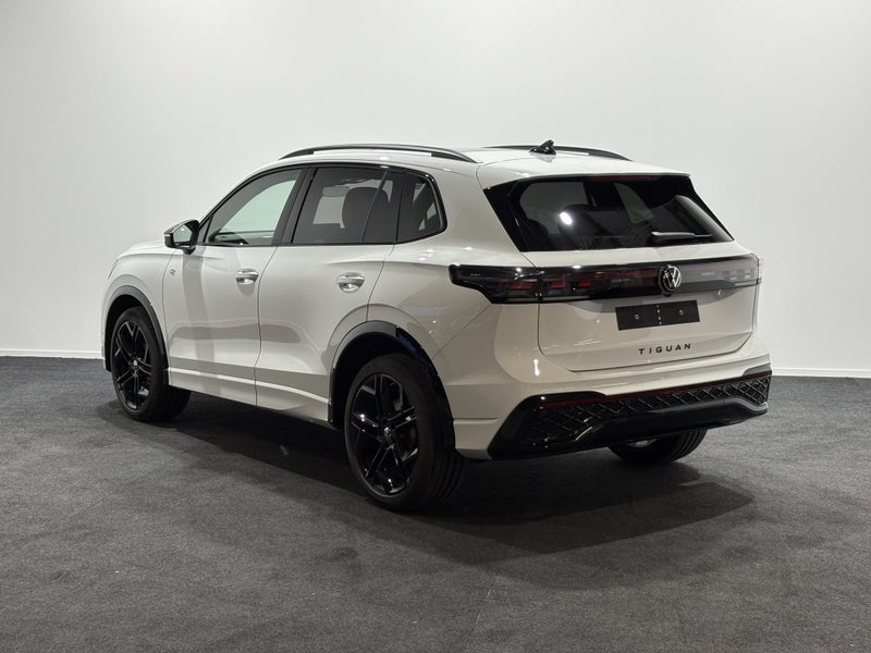 2026 Volkswagen Tiguan R-Line AWD image 5