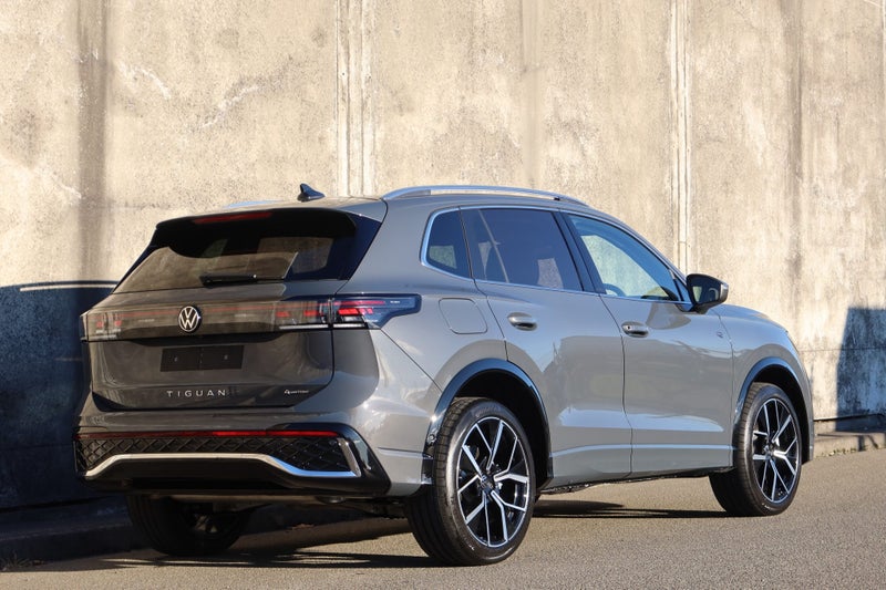 2026 Volkswagen Tiguan R-Line AWD image 3