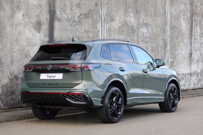 2026 Volkswagen Tiguan R-Line AWD image 3