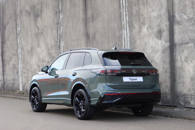 2026 Volkswagen Tiguan R-Line AWD image 5