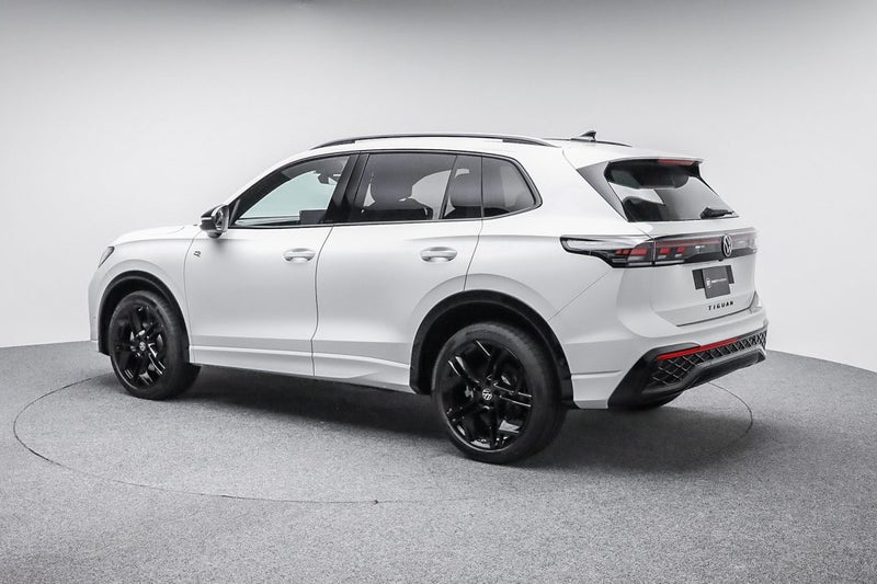 2026 Volkswagen Tiguan R-Line AWD image 5