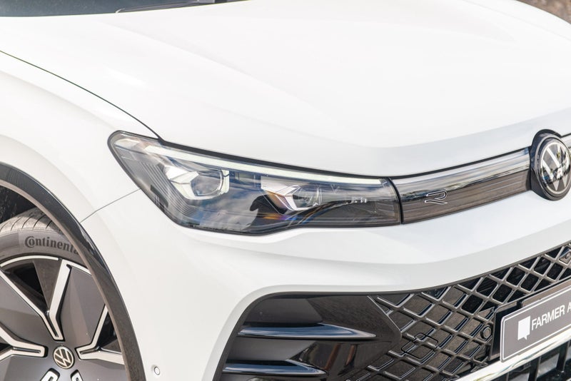 2026 Volkswagen Tiguan R-Line AWD image 3