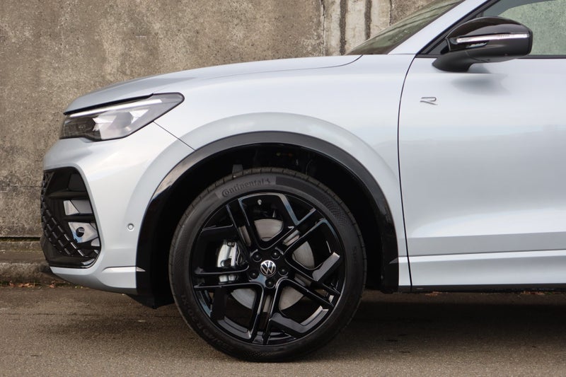 2026 Volkswagen Tiguan R-Line AWD image 4