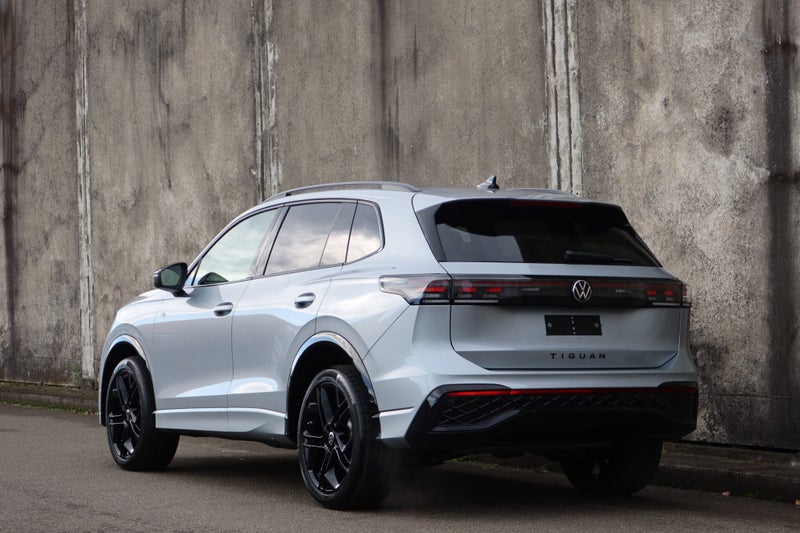 2026 Volkswagen Tiguan R-Line AWD image 5