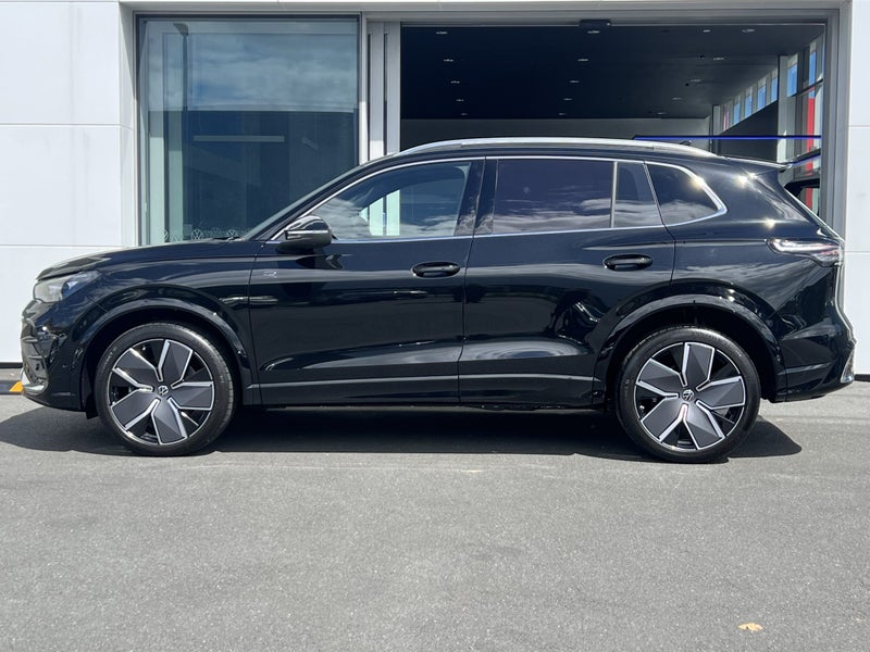 2026 Volkswagen Tiguan R-Line AWD 2.0 image 3