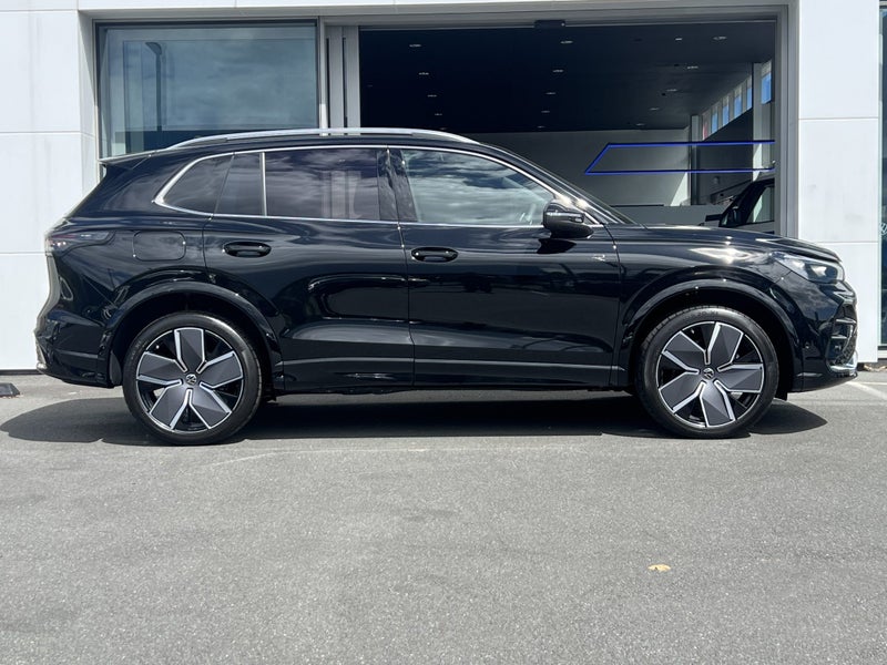 2026 Volkswagen Tiguan R-Line AWD 2.0 image 4