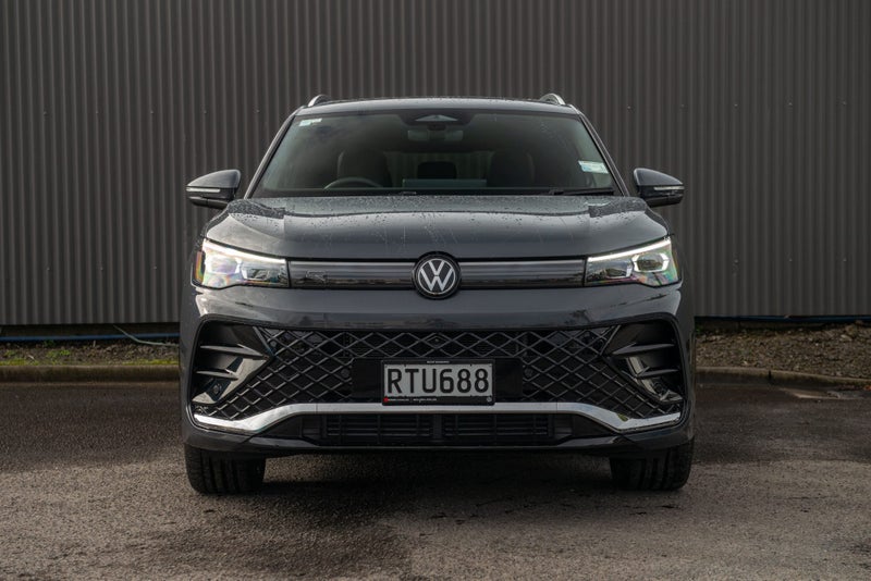 2026 Volkswagen Tiguan R-Line AWD 2.0 image 2
