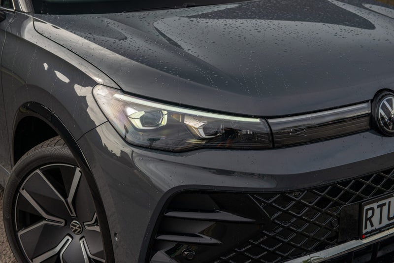 2026 Volkswagen Tiguan R-Line AWD 2.0 image 3
