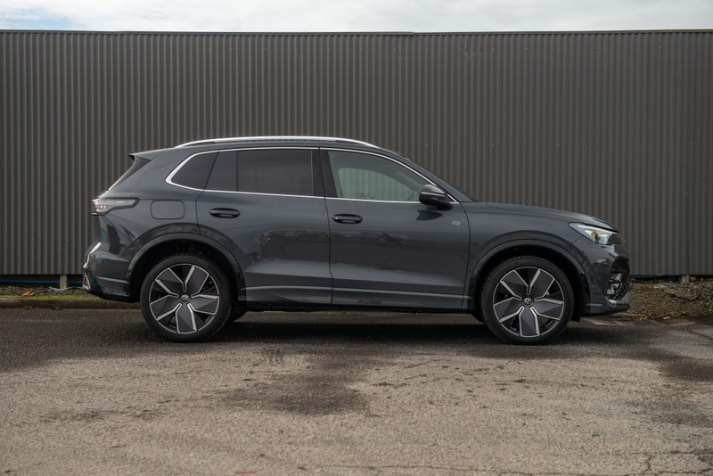 2026 Volkswagen Tiguan R-Line AWD 2.0 image 5