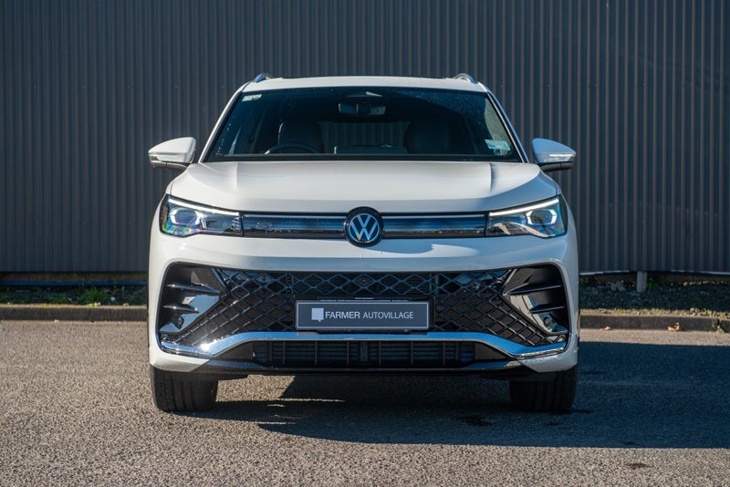 2026 Volkswagen Tiguan R-Line AWD 2.0 with Tour... image 2