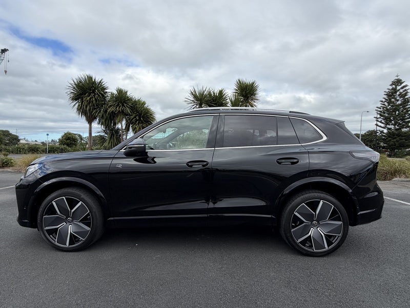 2026 Volkswagen Tiguan R-Line Awd 2.0Pt/4Wd image 3