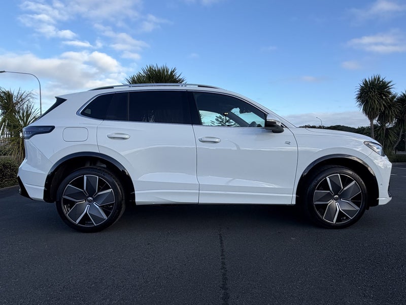 2026 Volkswagen Tiguan R-Line Awd 2.0Pt/4Wd image 4
