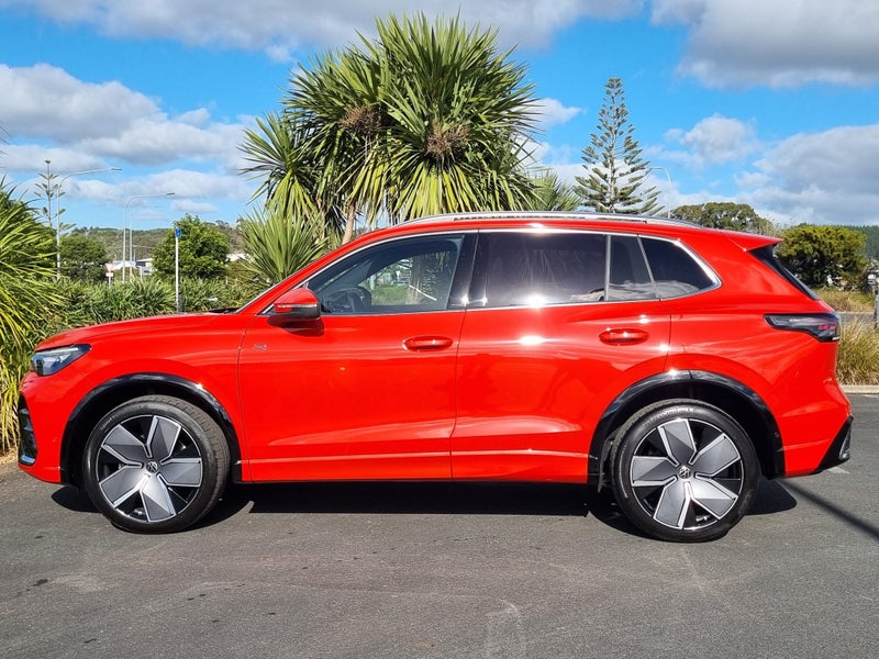 2026 Volkswagen Tiguan R-Line Awd 2.0Pt/4Wd image 3