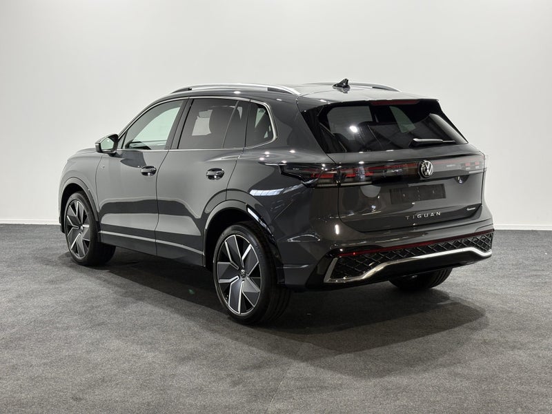 2026 Volkswagen Tiguan R-Line AWD image 5