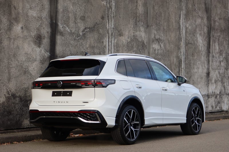 2026 Volkswagen Tiguan R-Line AWD image 3