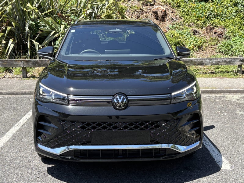 2026 Volkswagen Tiguan R-Line AWD image 3