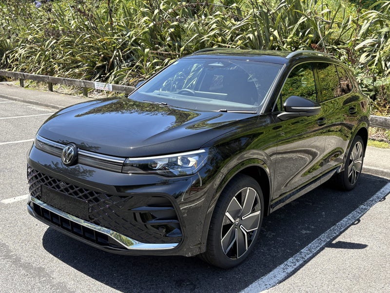 2026 Volkswagen Tiguan R-Line AWD image 4