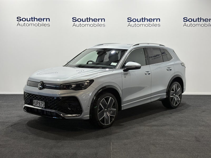 2026 Volkswagen Tiguan R-Line AWD image 3