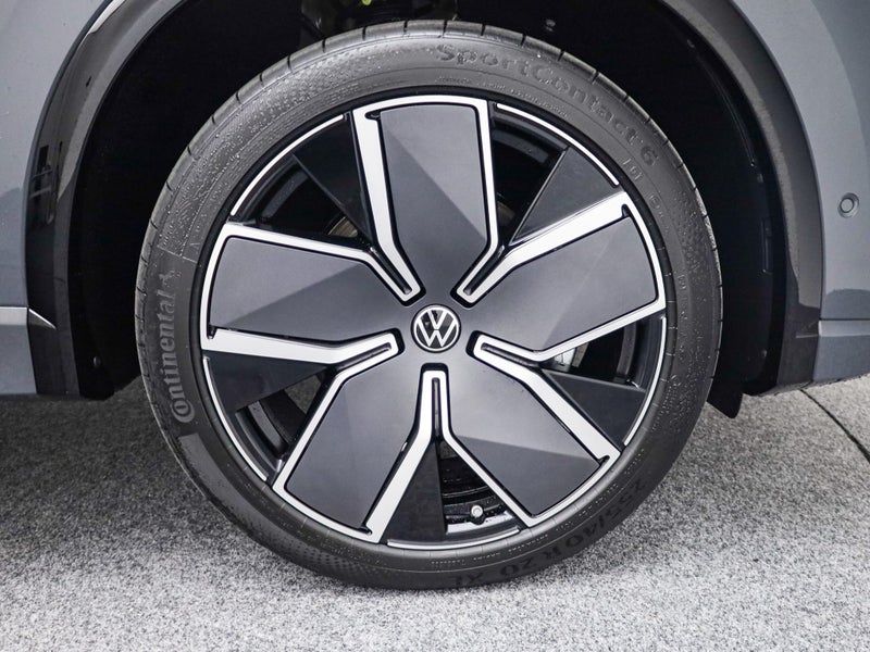 2026 Volkswagen Tiguan R-Line AWD image 2
