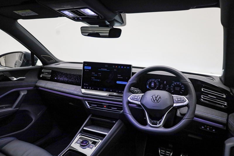 2026 Volkswagen Tiguan R-Line AWD image 3
