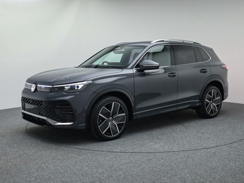 2026 Volkswagen Tiguan R-Line AWD image 5