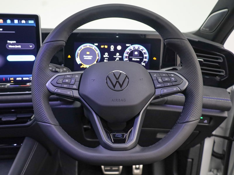 2026 Volkswagen Tiguan R-Line AWD image 2