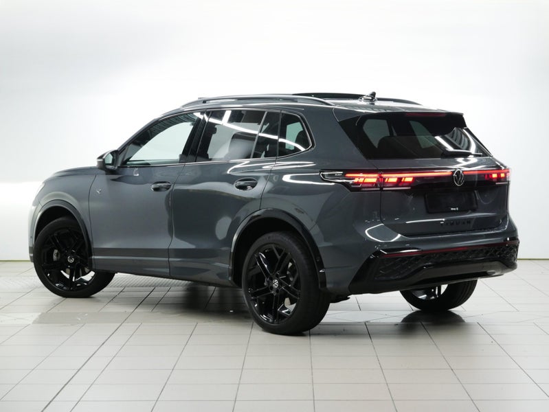 2026 Volkswagen Tiguan R-Line AWD image 3