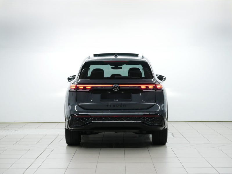 2026 Volkswagen Tiguan R-Line AWD image 4