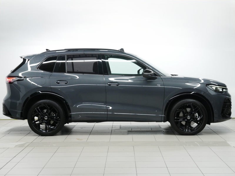 2026 Volkswagen Tiguan R-Line AWD image 5