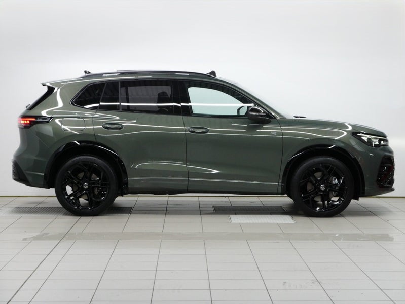 2026 Volkswagen Tiguan R-Line AWD image 5