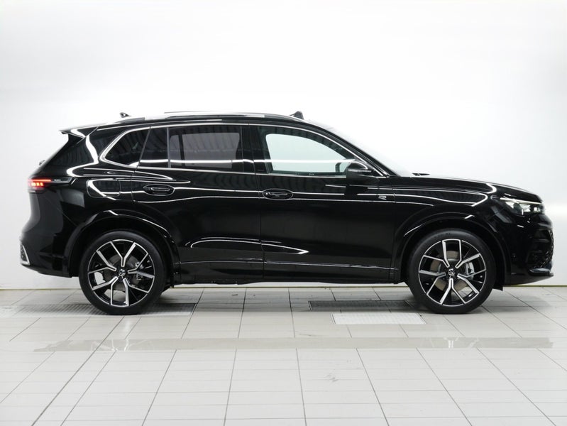 2026 Volkswagen Tiguan R-Line AWD image 5