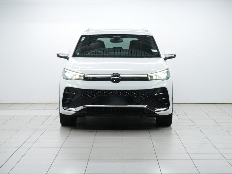 2026 Volkswagen Tiguan R-Line AWD image 2