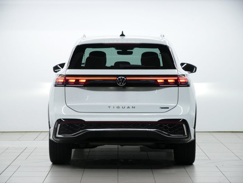 2026 Volkswagen Tiguan R-Line AWD image 3