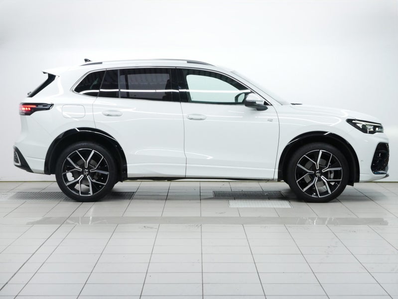 2026 Volkswagen Tiguan R-Line AWD image 4
