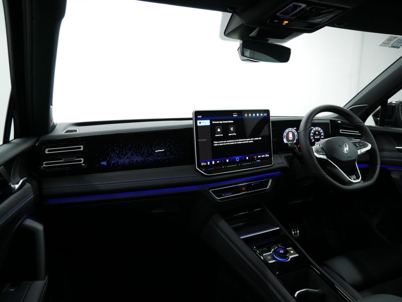 2026 Volkswagen Tiguan R-Line AWD image 5