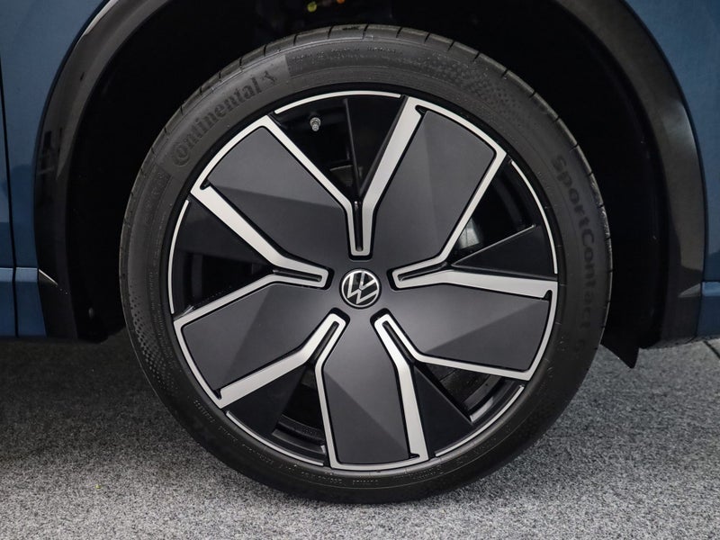 2026 Volkswagen Tiguan R-Line AWD image 2