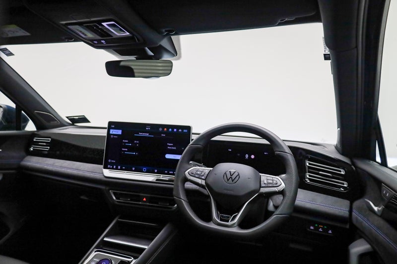 2026 Volkswagen Tiguan R-Line AWD image 3