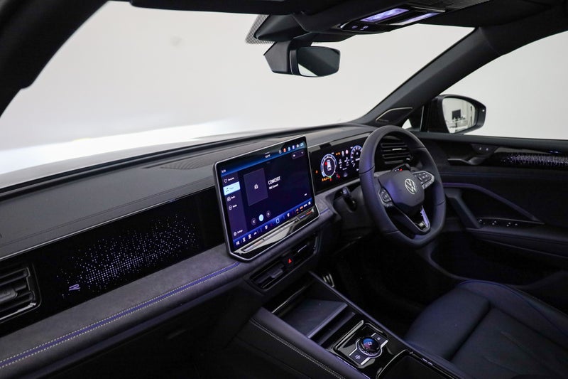 2026 Volkswagen Tiguan R-Line AWD image 2
