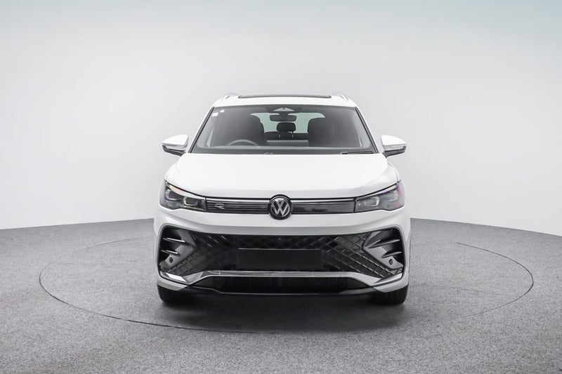 2026 Volkswagen Tiguan R-Line AWD image 2
