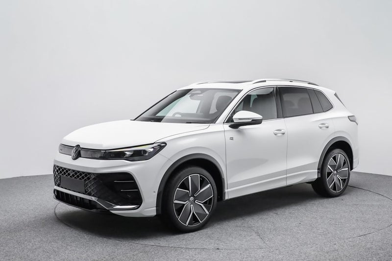 2026 Volkswagen Tiguan R-Line AWD image 3