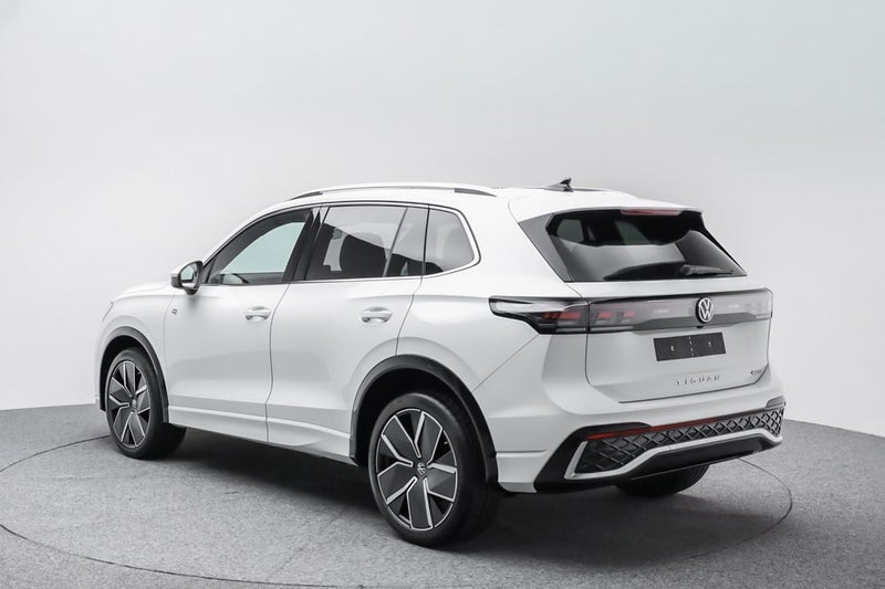 2026 Volkswagen Tiguan R-Line AWD image 4